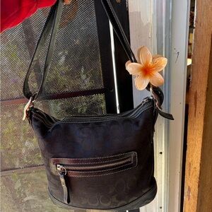 Vintage Y2k Coach Soho Black Jacquard Signature C Women's Crossbody Shoulder bag